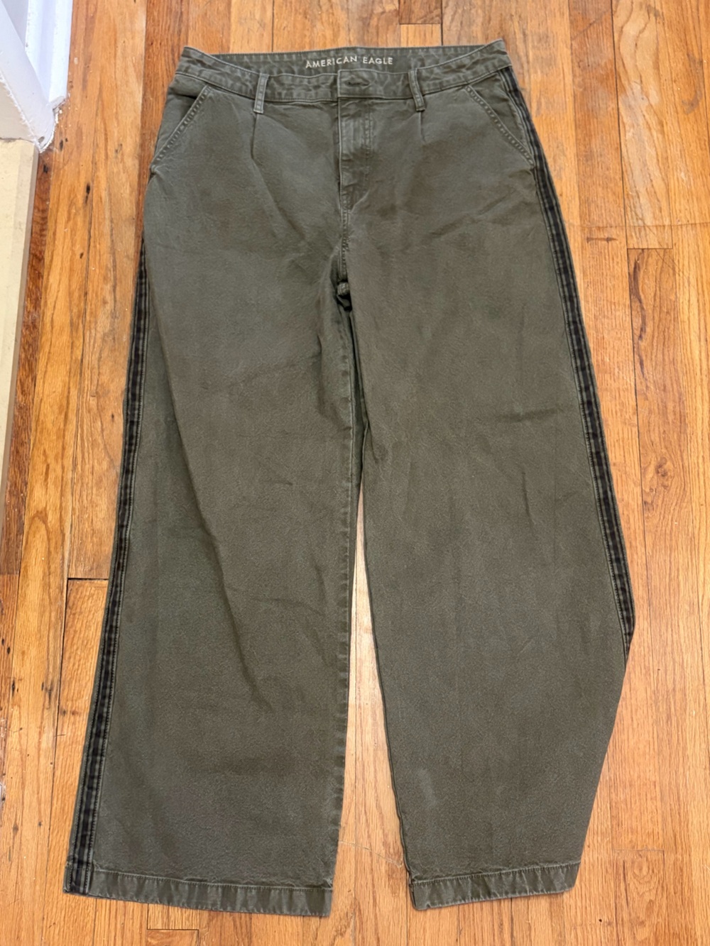 American Eagle Outfitters Olive Green Chinos